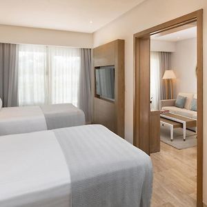 One-Bedroom King Suite